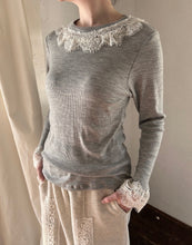 이미지를 갤러리 뷰어에 로드 , Tereco Rib Crewneck Eyelash FrillLace Long Sleeves P/O
