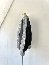 画像をギャラリービューアに読み込む, Lace Quilting Zip up Puff Sleeve Unline Blouson
