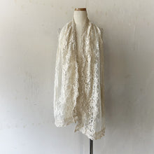이미지를 갤러리 뷰어에 로드 , Vintage inspired lace mix shawl
