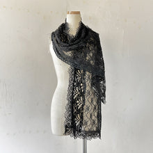Cargar imagen en el visor de la galería, Vintage inspired lace mix shawl

