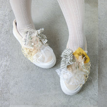Load image into Gallery viewer, Logo print flower frill Dorothy shoes
