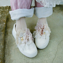 Load image into Gallery viewer, Pearl &amp; Button Dorothy shoes
